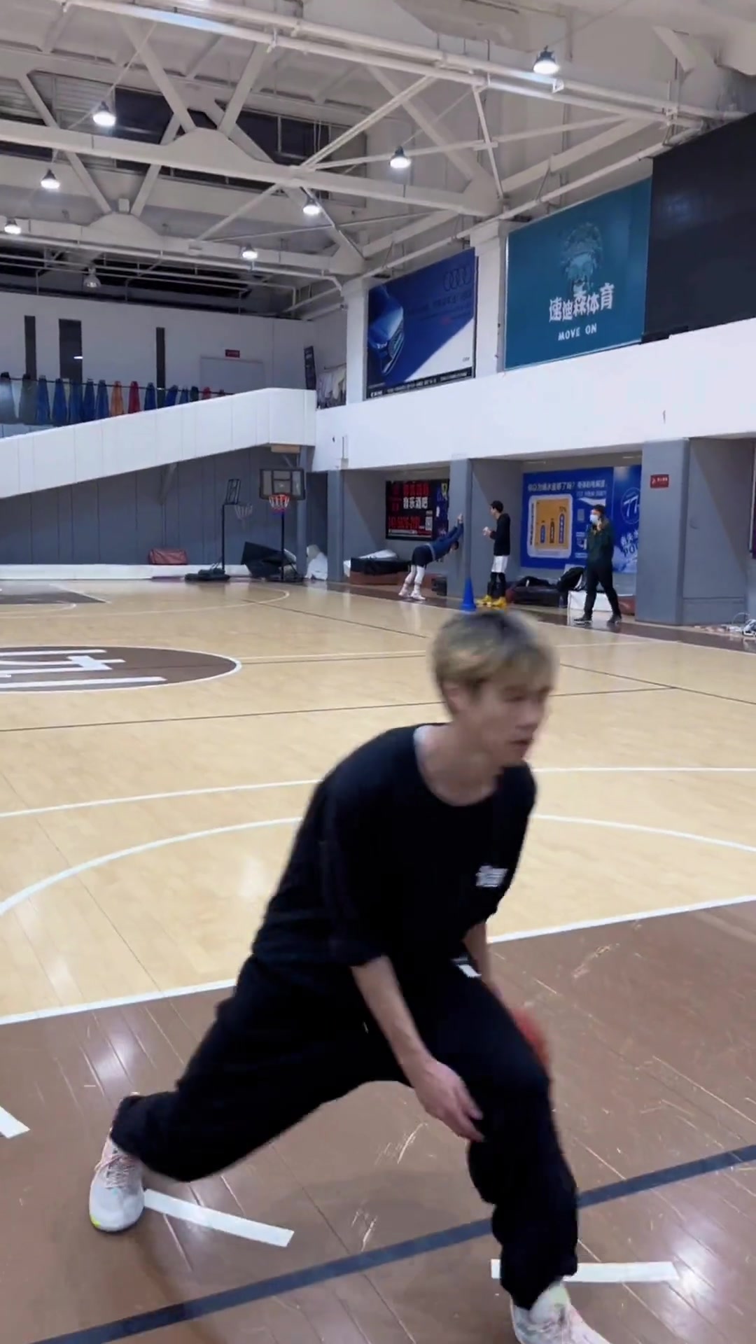  阿凯教你如何让你的胯下运球更有力（如何让胯下运球更流畅）